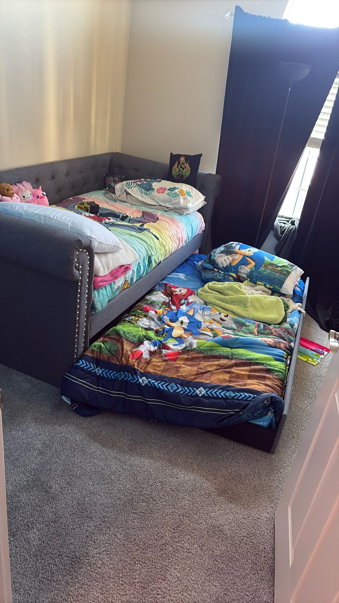 Day Bed For Sale 160.00 Needs To Be Gone asap I’m Have To Be Out Of My House Bye This Weekend