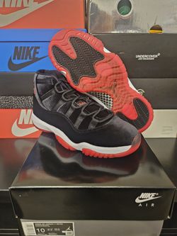 Deadstock Womens Air Jordan 11 Retro (Bred Velvet)
