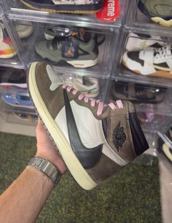 Jordan 1 Travis Scott