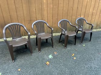 Set of 4 Brown Plastic Outdoor Chairs