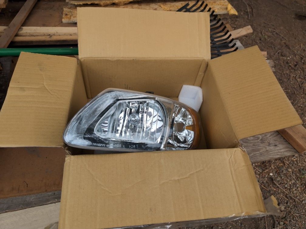 Like 2005 Dodge Grand Caravan Headlights
