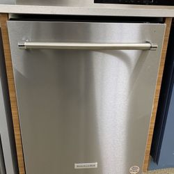 Kitchen aid dishwasher 