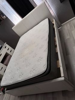Full size bed /twin trendle
