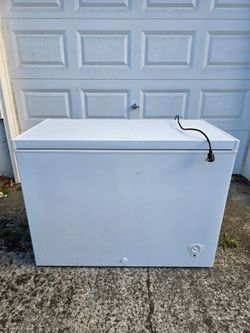 Frigidaire 8.7 Cu. Ft. Chest Freezer