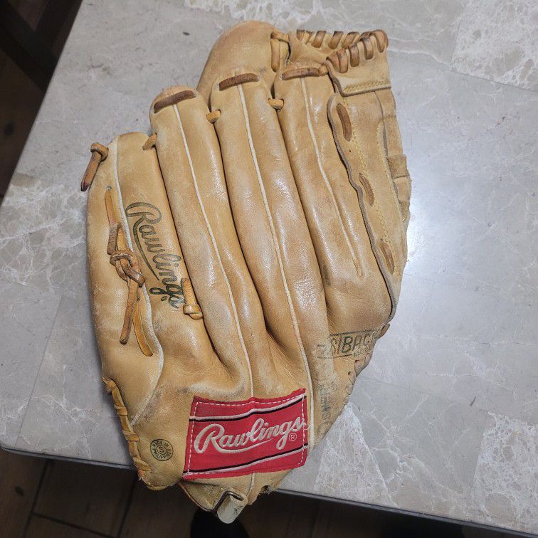 Rawlings Outfield Glove 13.5 Inch (Right Hand Thrower)