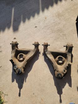 G body lower control arms