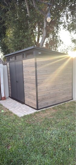 Keter- Signature 9x7 Storage Shed - Ashwood Brown