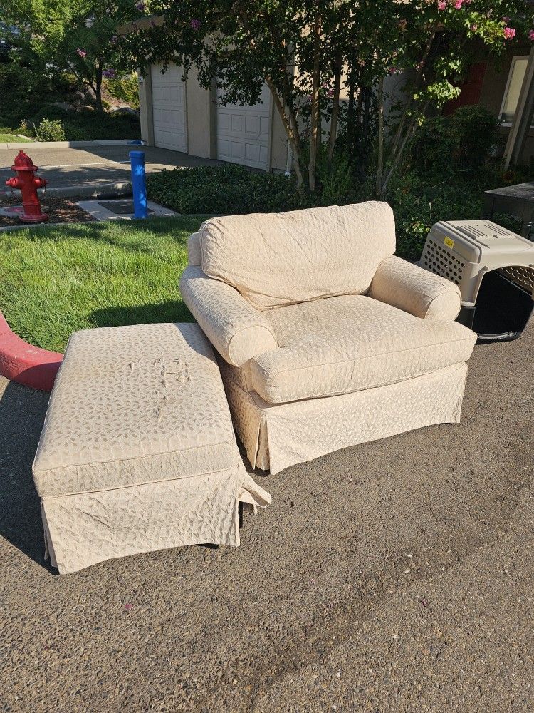 Free COMFY Chair And Matching Ottoman
