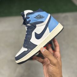 Men’s 6.5, Woman’s 8 - “Obsidian” Jordan 1's 🥶