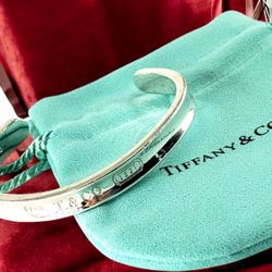 Tiffany’s And Co Sterling Silver Bracelet Can Be Stretched Or Pushed In To Fit 
