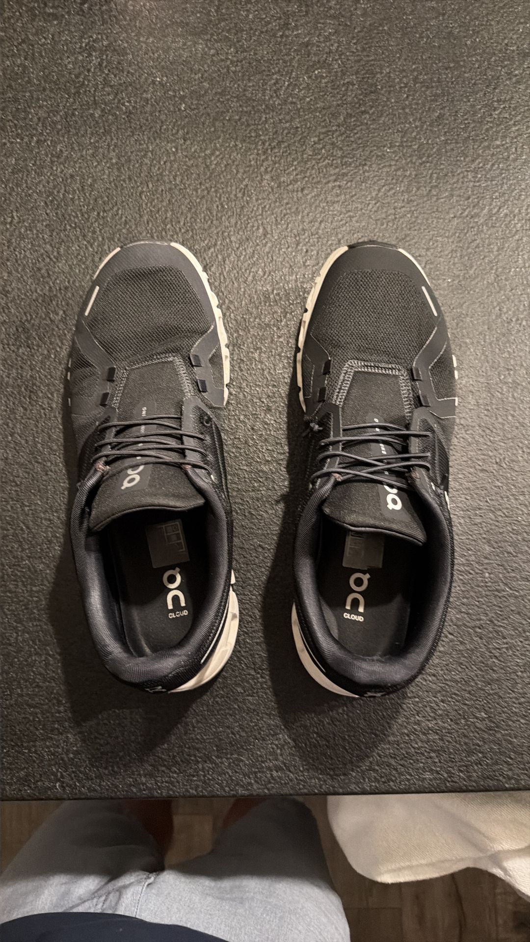 Mens On-Cloud 6 - Black (used) - size 10.5.