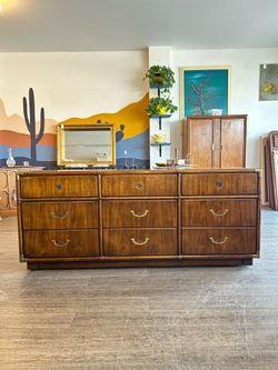 Wood Dresser / Campaign Style / 9 Drawers - Vintage Drexel!
