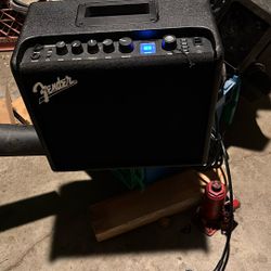 FENDER MUSTANG LT 25  First $90