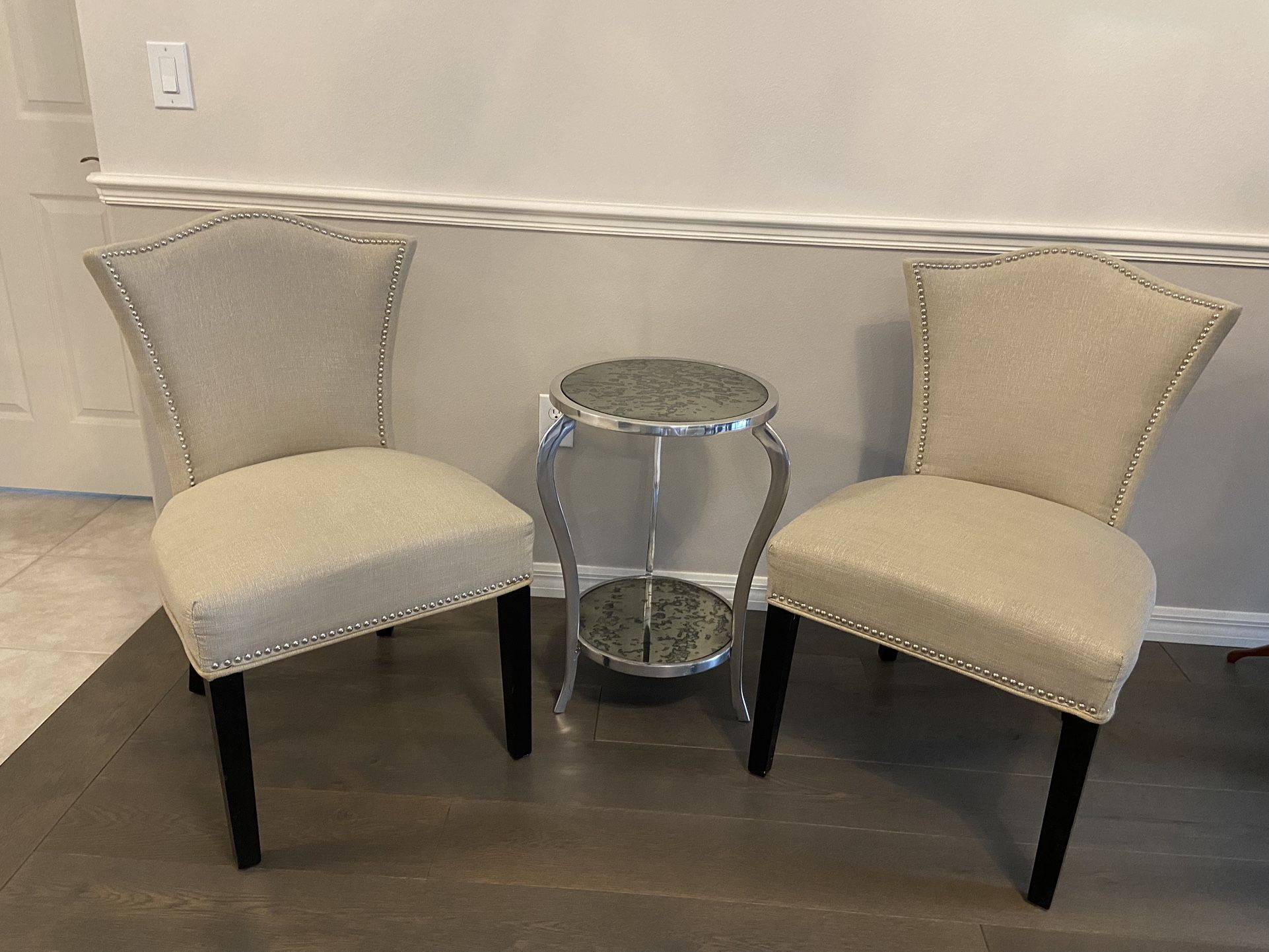 β¨ Elegant Accent Chair & Side Table Set β Like New β¨