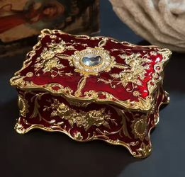 Metal Crafts European Style Retro Jewelry Box Creative High-end Ring Necklace Small Storage Box Gift