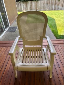 Plastic outdoor reclining chairs