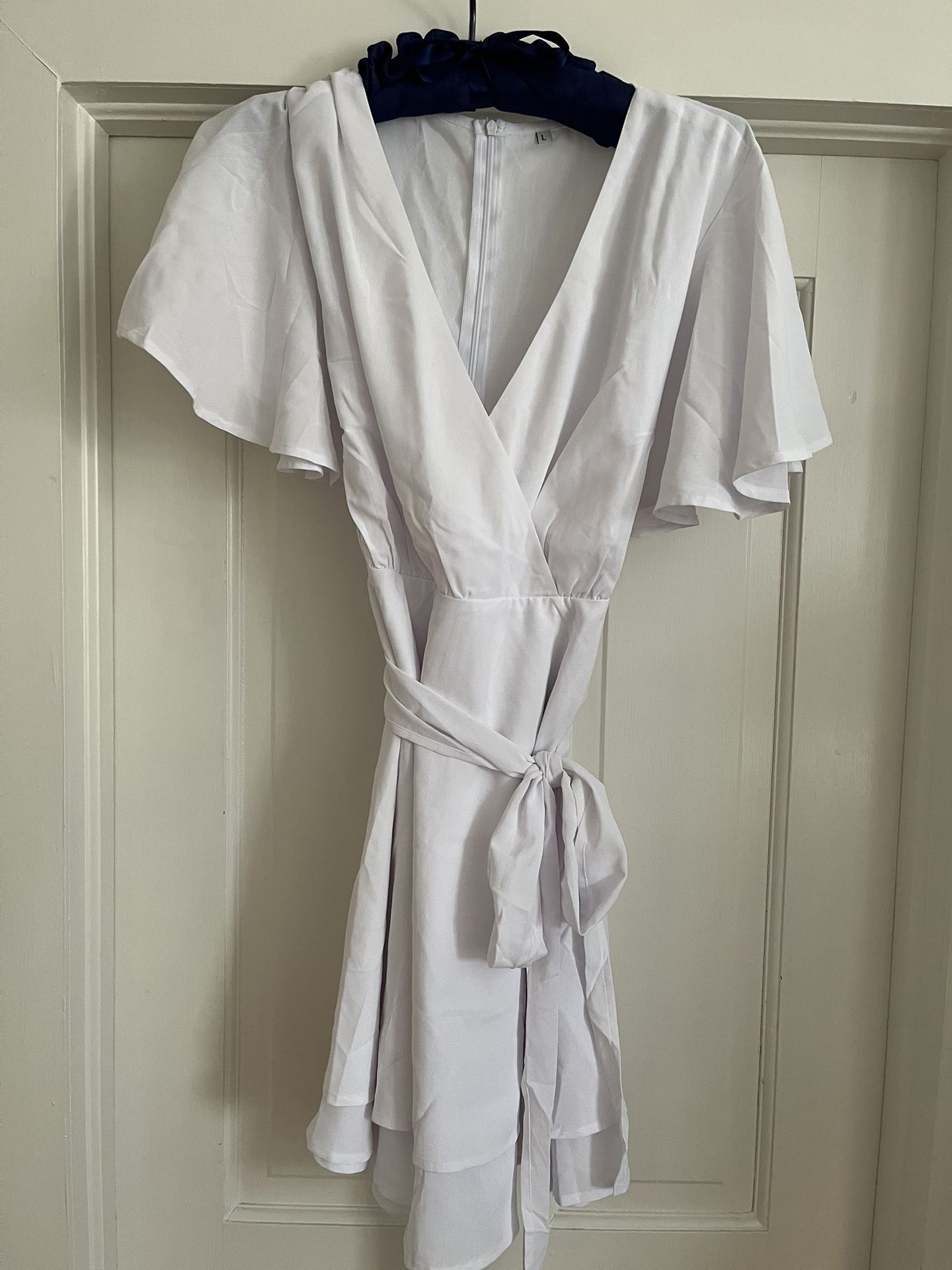 β¨ White V-Neck Shirt Dress β Ruffle Sleeves & Layered Bottom β $10! β¨