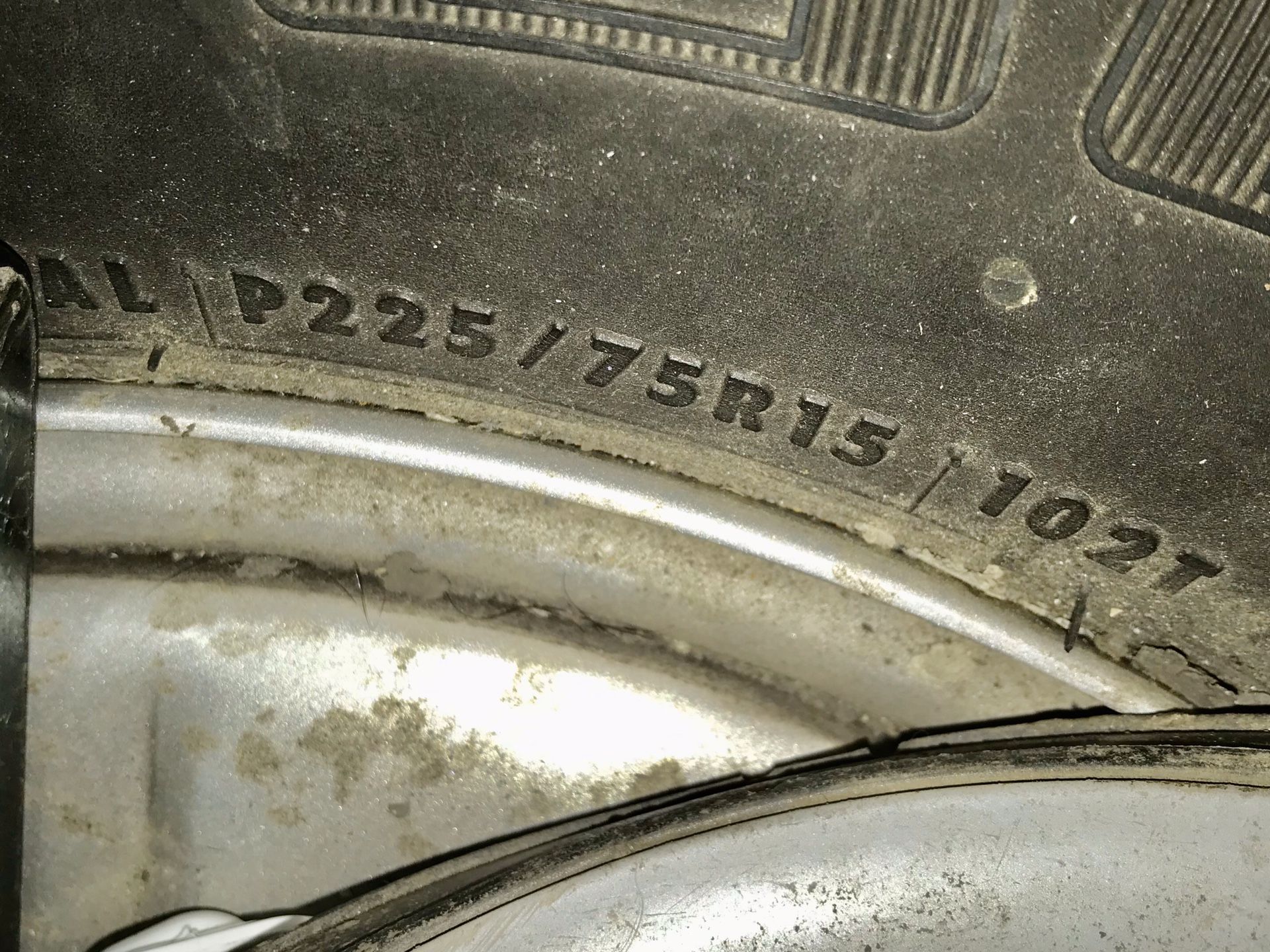 4 tires size 225/85/R15