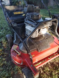 2021 Model Exmark Commercial Lawnmower with bag /modelo 2021 Exmark commercial con bolsa