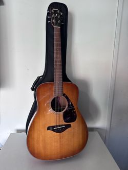 Yamaha Acoustic Guitar with Gig Bag