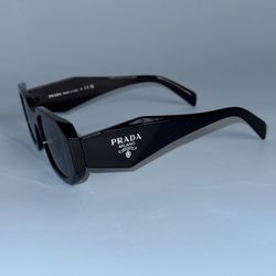 PRADA GLASSES, comes with the box