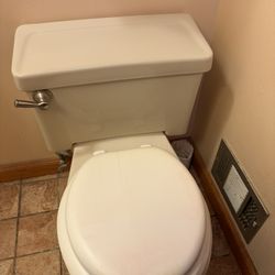 Vintage 1980’s Universal Rundel Toilet