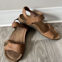Taos Women’s Brown Leather Sandals Size 6