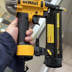 DEWALT NAILER & STAPLER DWFP12233