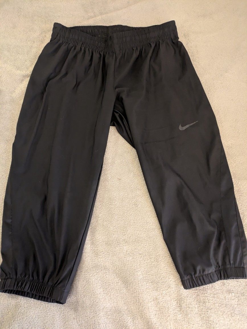 Nike Size Small Capri Length Pant
