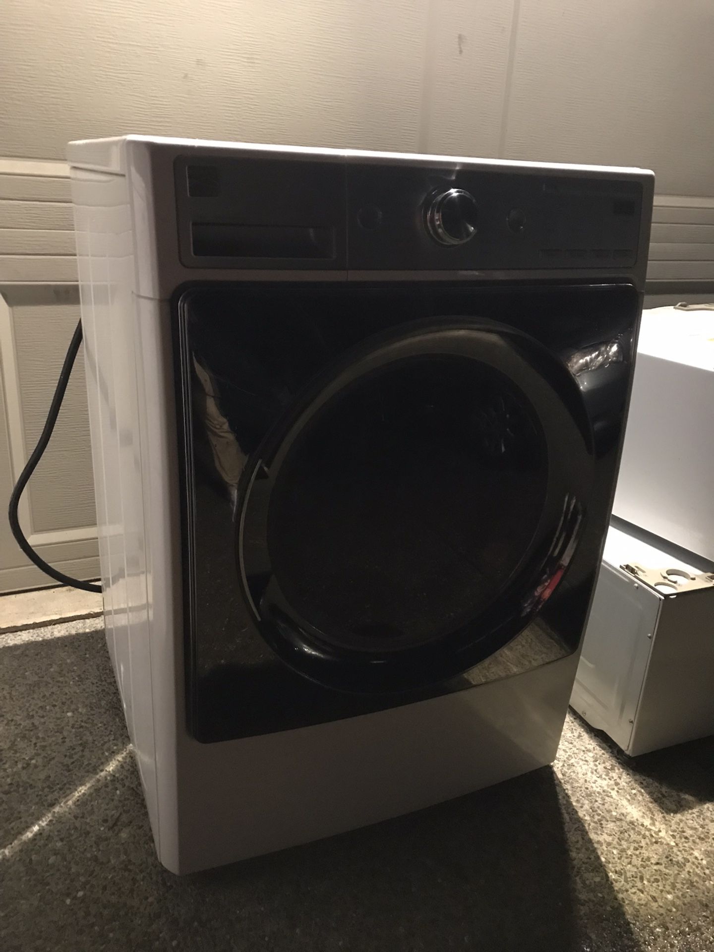 Washer And Dryer With Pedestals 