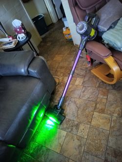 S u i r v i z cordless vacuum cleaner in good condition