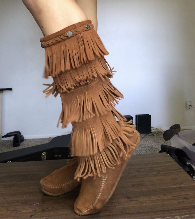 Minnetonka fringe suede leather boots size 8 women’s