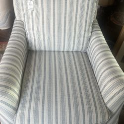  Brand New Comfy Bedroom / Den Swivel Chair
