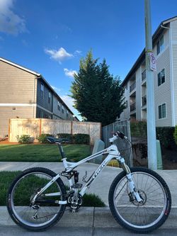 Trek Fuel EX 9.8 Full-Suspension Mountain Bike – 26” Wheels - OCLV Carbon Lightweight Bicycle