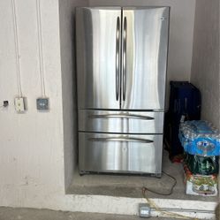 Refrigerator 