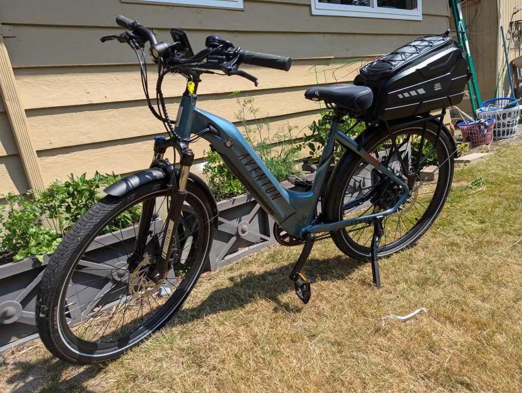 Aventon Level 2 step through E Bike. 214 total miles.
