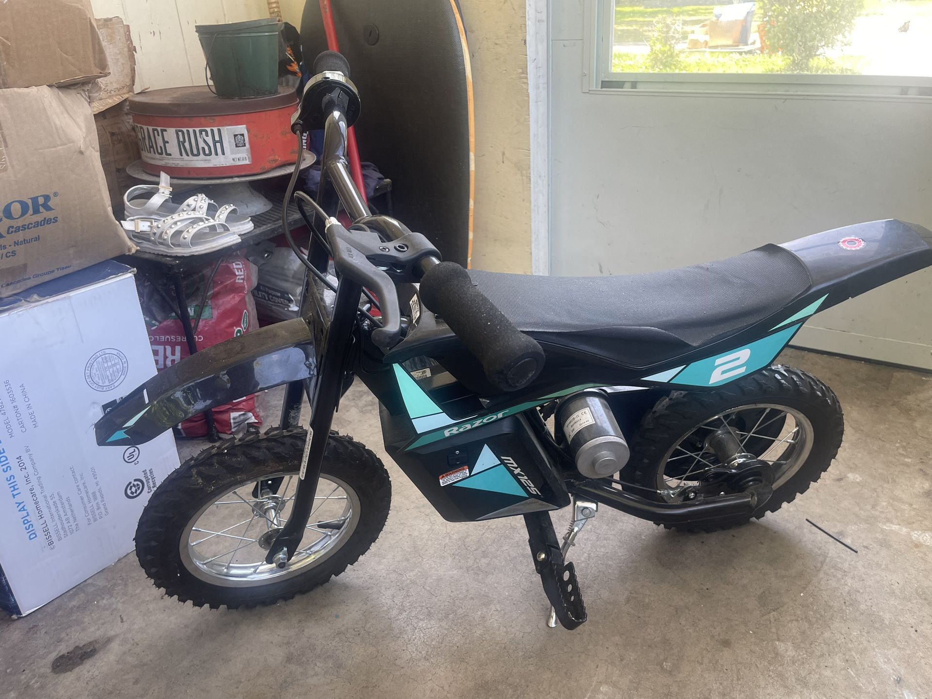Razor Dirt Rocket MX125 Electric-Powered Dirt Bike - Black with Decal Included, for Child 5+
