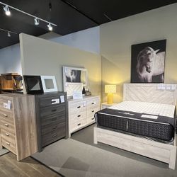 White 4PC Queen Bedroom Set