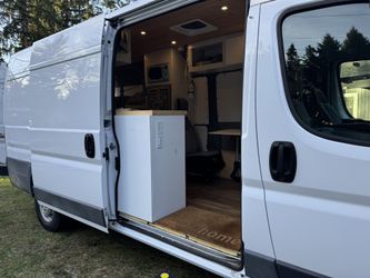 Vanlife Van 2018 Dodge Ram 3500