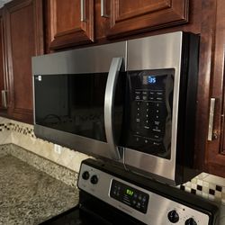 Like New Samsung Microwave (3 Months Old)