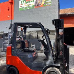 Forklift Toyota 8FGCU25