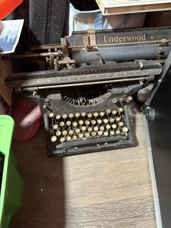 1920s Underwood Type Writer