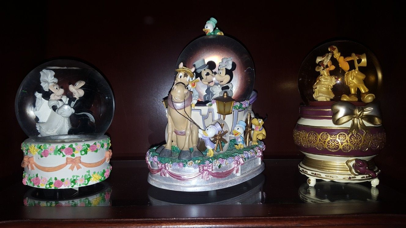 Disney Mickey and Minnie Wedding Fab 5 Wedding Snow Globe
