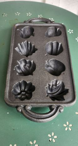 Vintage Cast Iron Harvest Muffin Pan