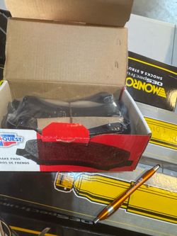 CARQUEST MKD974A Brake Pads – Fits Select Chevy & GMC Trucks/SUVs – New in Box