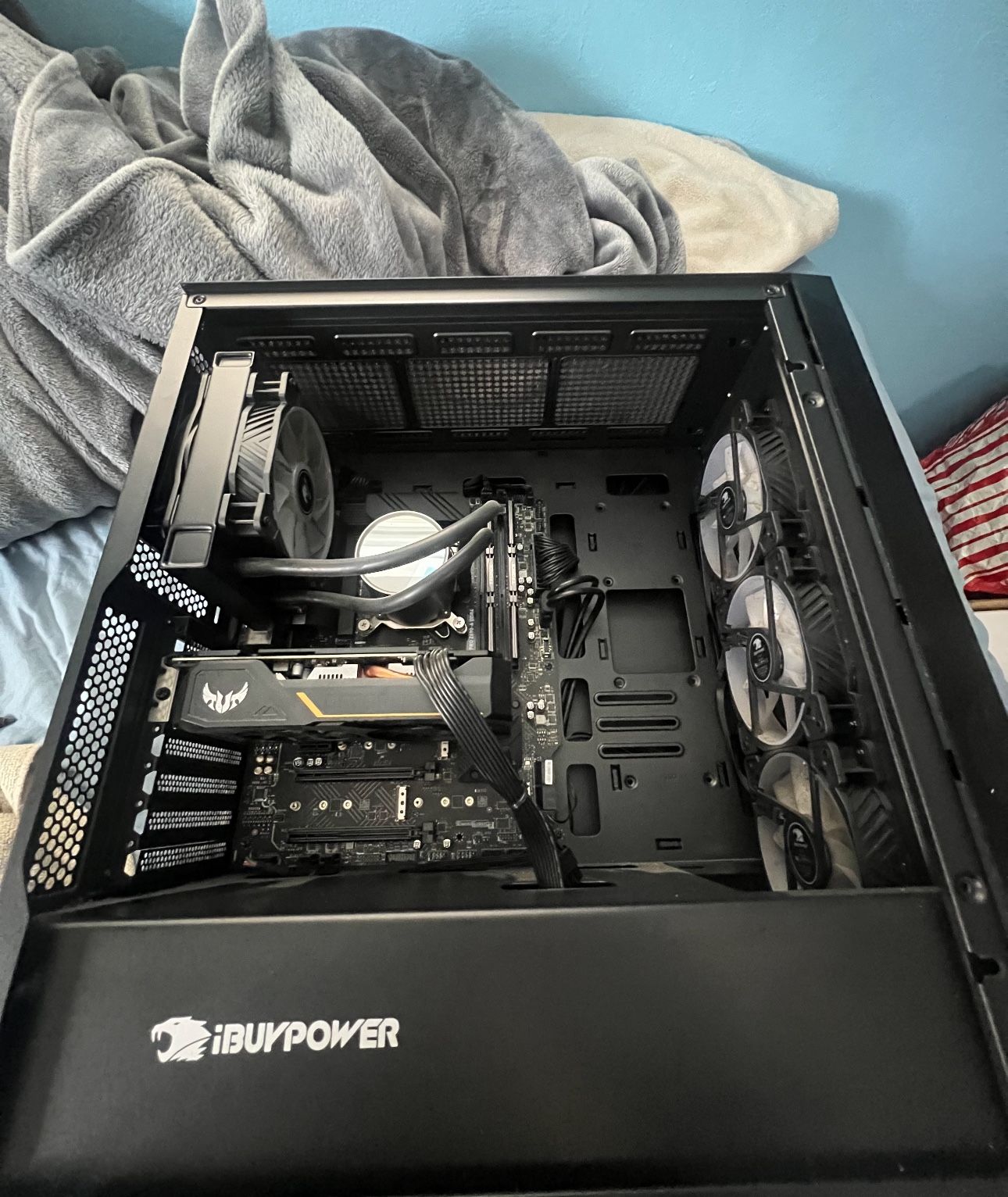 Gaming PC (check Description) And a razer huntsman tenkeyless keyboard for free