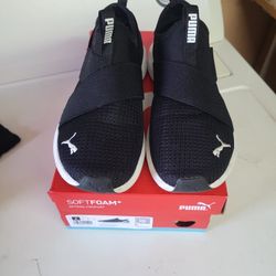 WOMEN'S PUMA TENNIS SHOES 