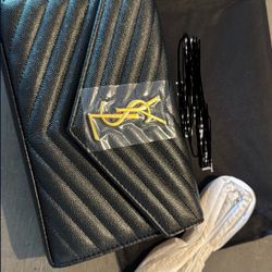 $600 YSL Purse 