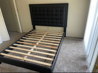 Queen  Bed With Nice Mattress Sale 📍 