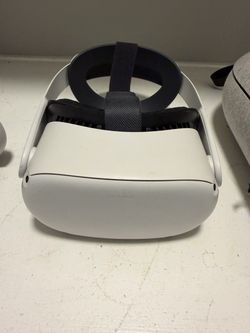 Meta Quest 2 w/ Improved Headstrap, Controller Grips, and Case